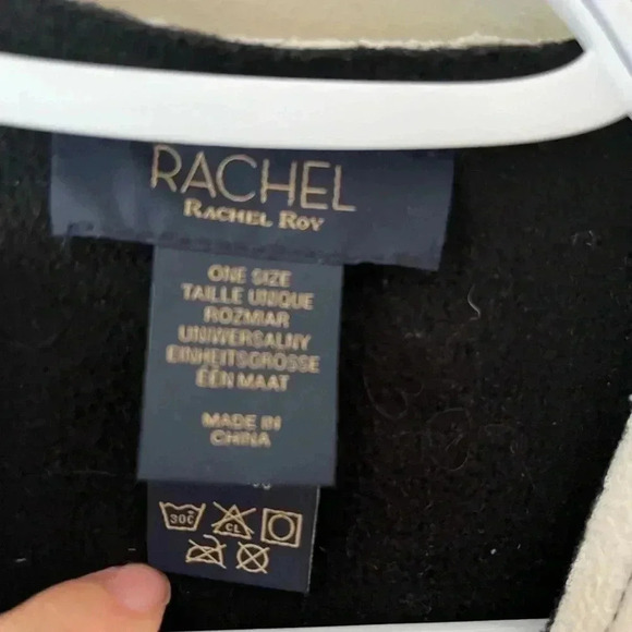 Rachel Roy Black/White Plaid Fleece Ruana Fringed Blanket Poncho One Size - Picture 5 of 5